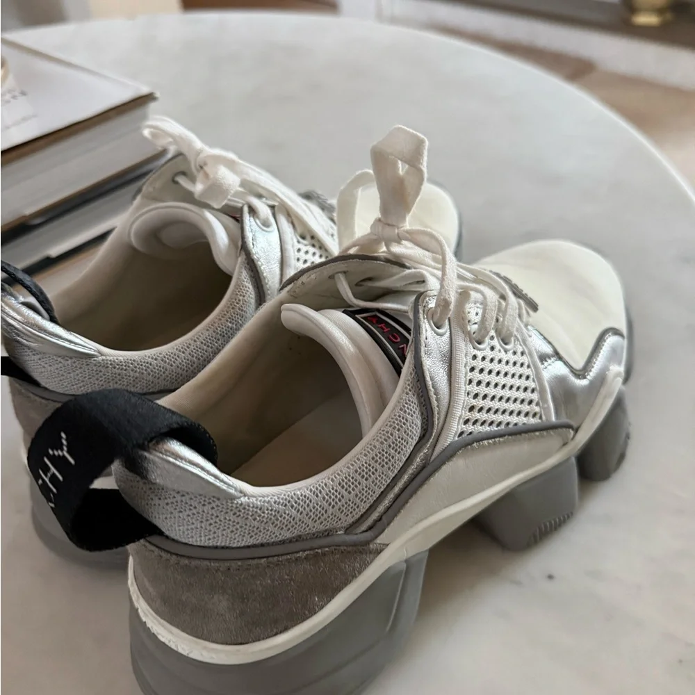 GIVENCHY Jaw Low-Top Sneakers - Picture 11 of 16